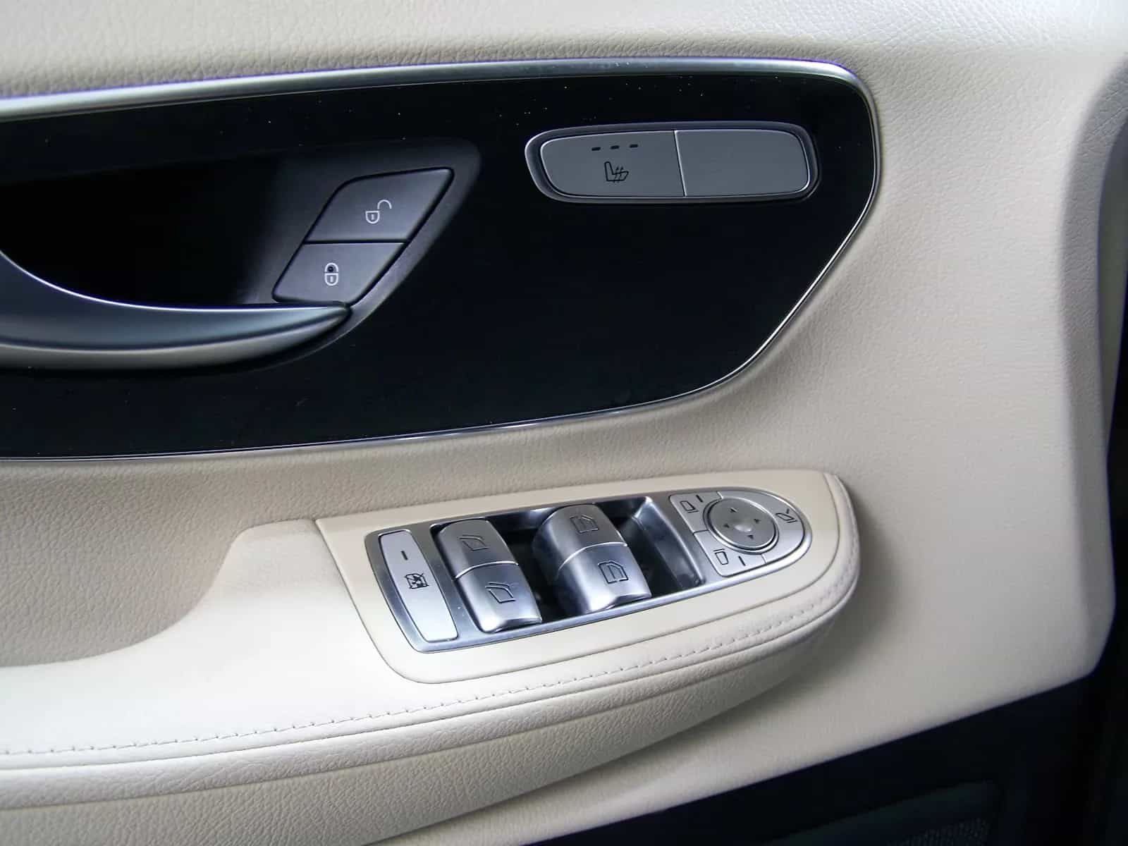 Mercedes-Benz V-Class 300 08/2021-photo-11