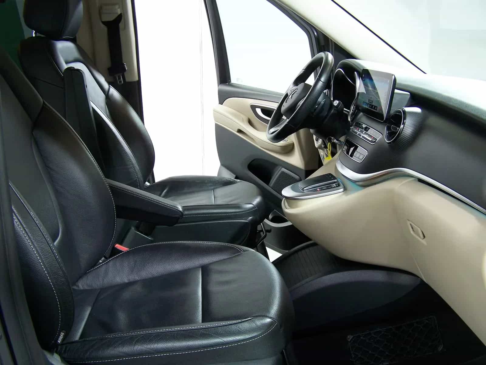 Mercedes-Benz V-Class 300 08/2021-photo-13
