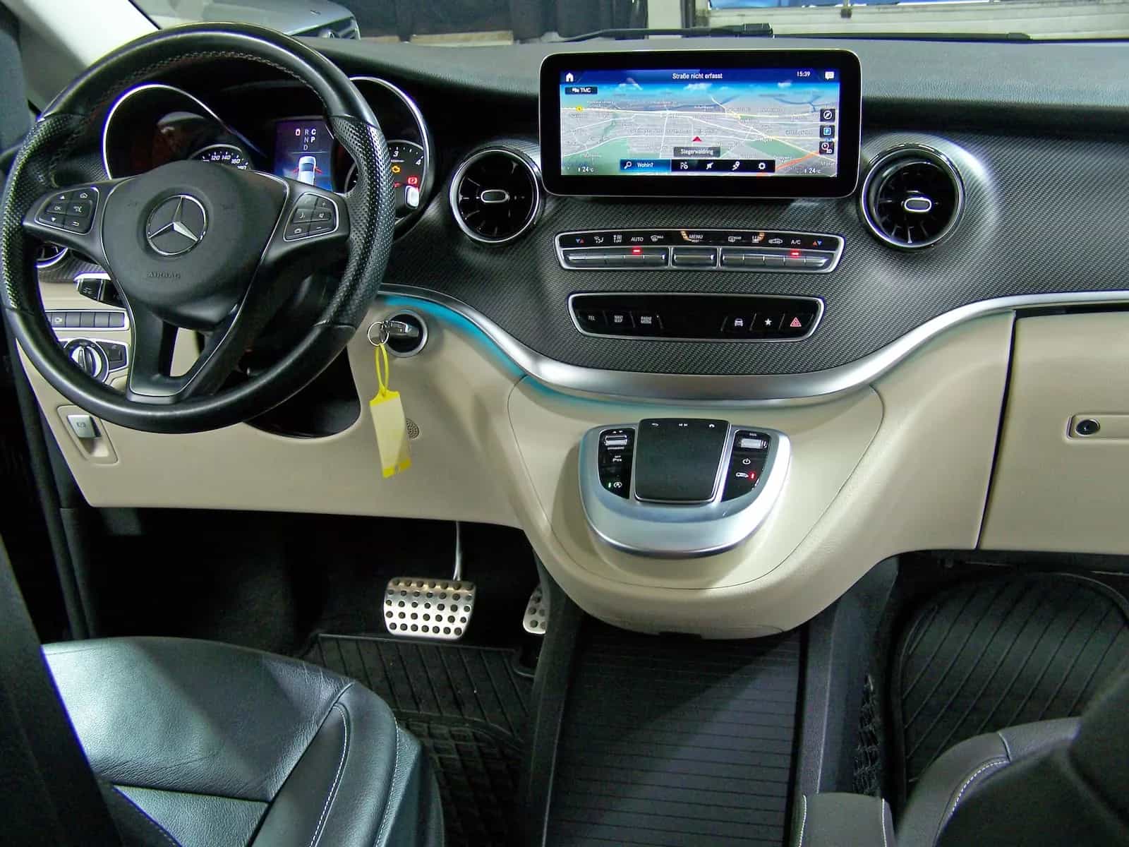 Mercedes-Benz V-Class 300 08/2021-photo-4