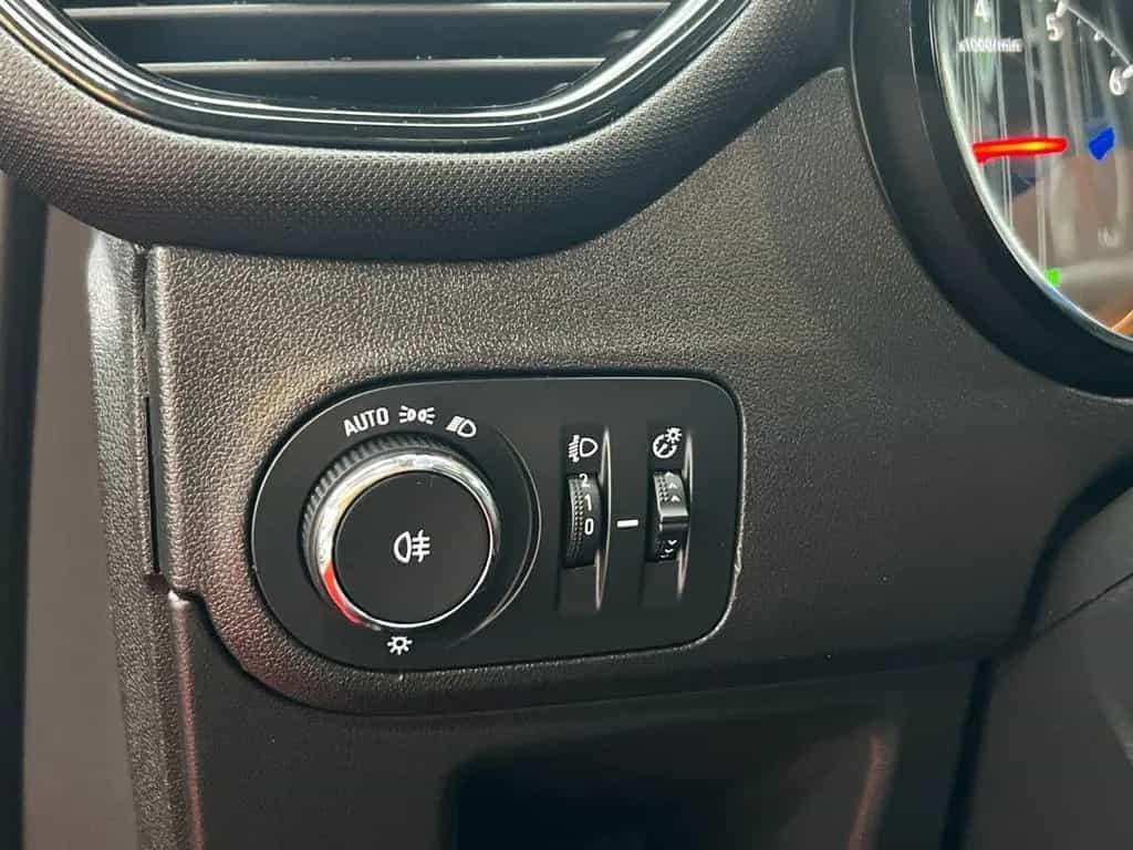 Opel Crossland X 1.2 PANO-AHK-SHZ-AUT.-MFL-TEMPOMAT 06/2019-photo-17