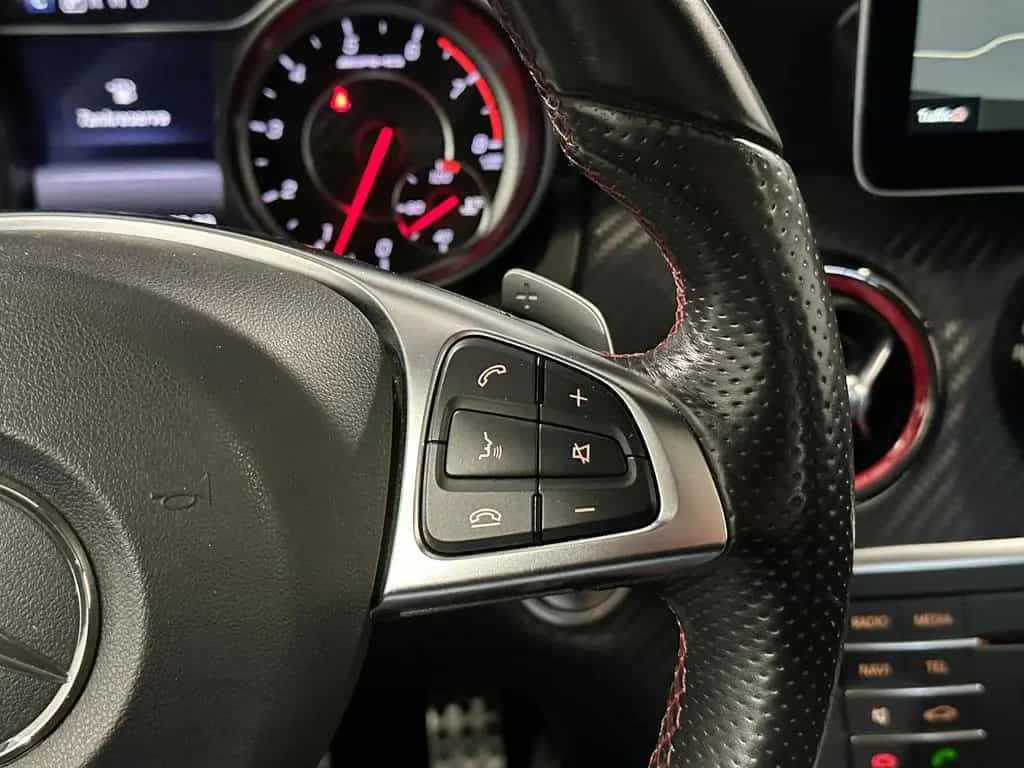 Mercedes-Benz A 45 AMG 4Ma.*NIGHT*LED-PANO-R.KAM-TEMPO-SHZ-19" 05/2017-photo-32