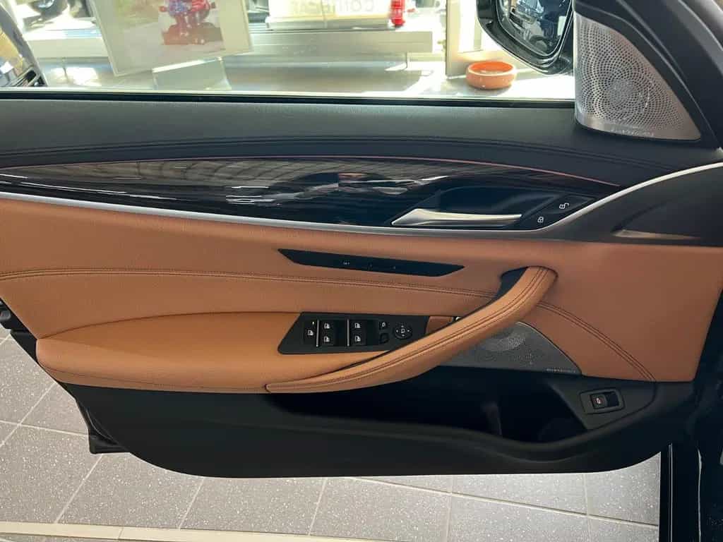 BMW 5 Series 520 d Touring Luxury Line UVP 90.569,00 EURO 12/2018-photo-28