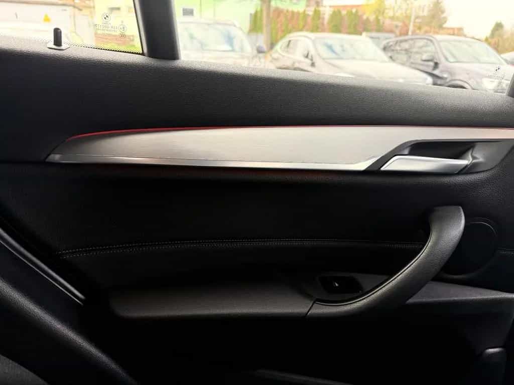 BMW X1 xDrive20d Automatik Leder Navi LED PANO PDC 02/2017-photo-19
