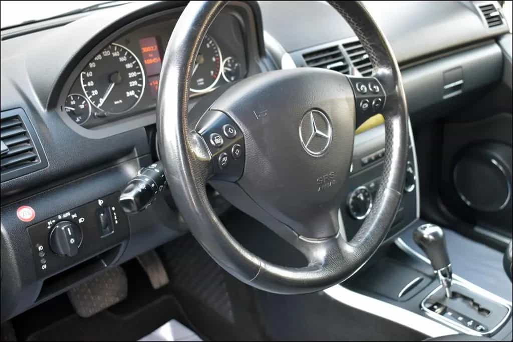 Mercedes-Benz A 200 Turbo Automatik TÜV-Neu Garantie 04/2008-photo-17