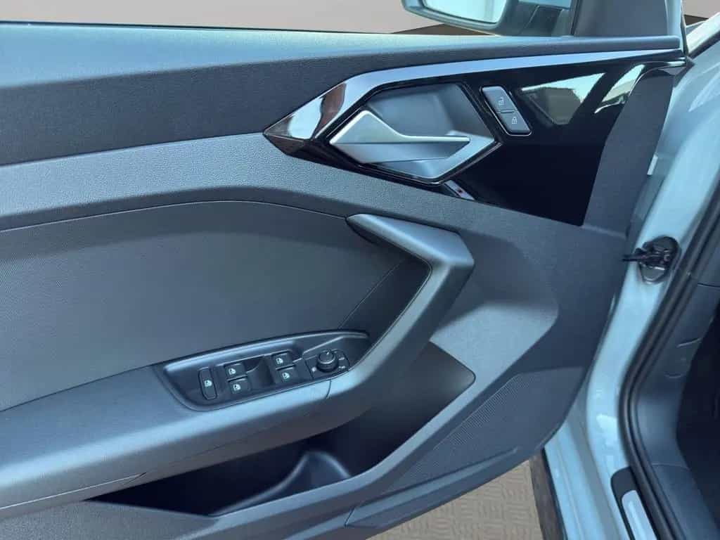 Audi A1 allstreet 30 TFSI S line LED CarPlay 17" 03/2026-photo-13