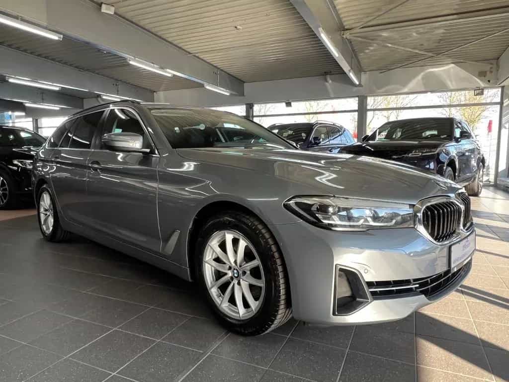 BMW 5 Series 520d xDrive Touring AHK+STANDHEIZUNG+PARK PAKET 11/2023-photo-1