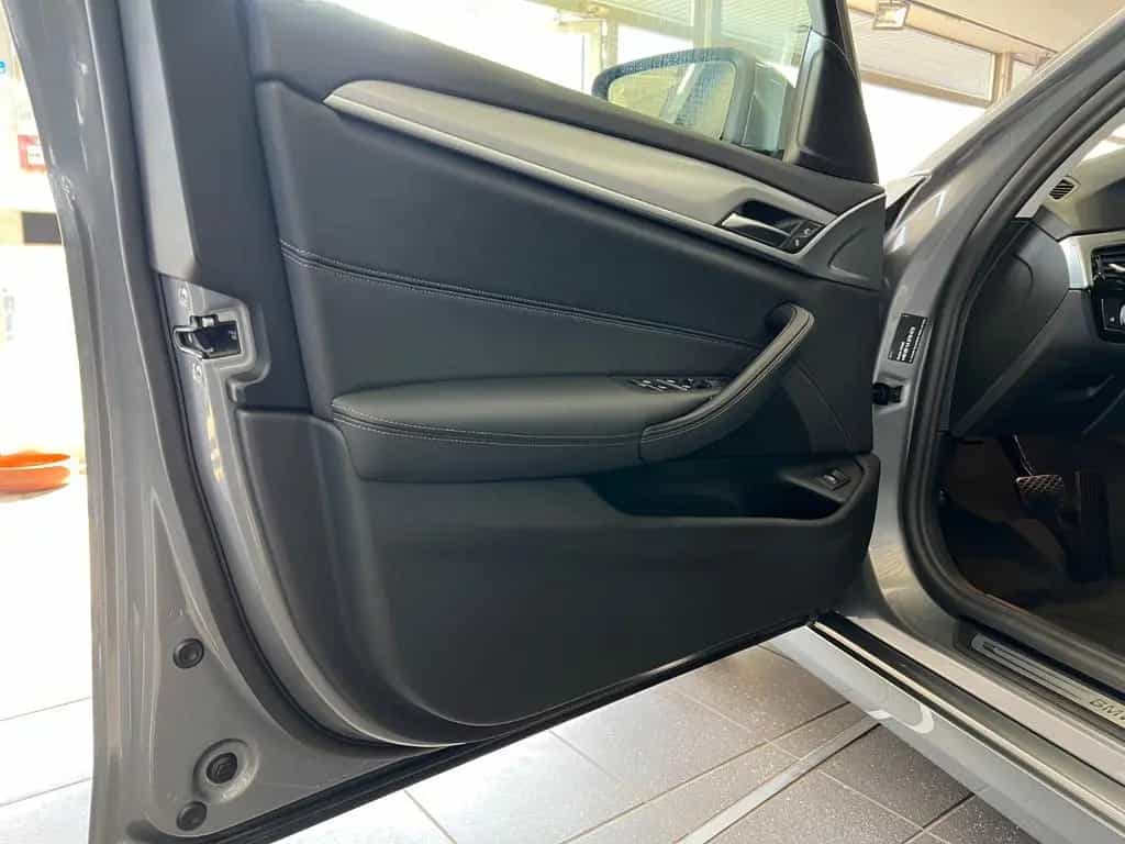 BMW 5 Series 520d xDrive Touring AHK+STANDHEIZUNG+PARK PAKET 11/2023-photo-39