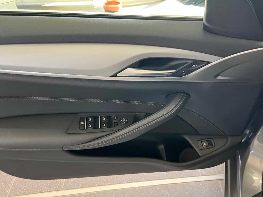 BMW 5 Series 520d xDrive Touring AHK+STANDHEIZUNG+PARK PAKET 11/2023-photo-40
