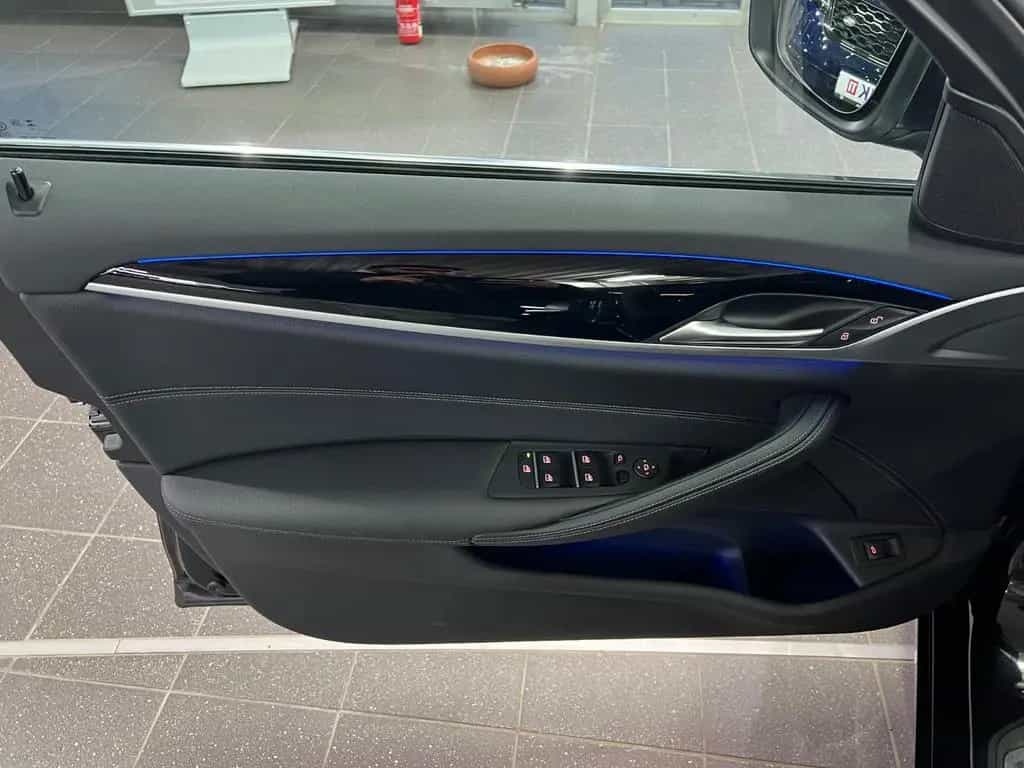 BMW 5 Series 520 d Touring AMB+HuD+Park Assist+Standheizung 06/2023-photo-30
