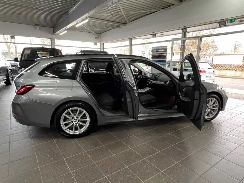 BMW 320 d xDrive Touring Driving Assistant+FACELIFT 08/2022-photo-11