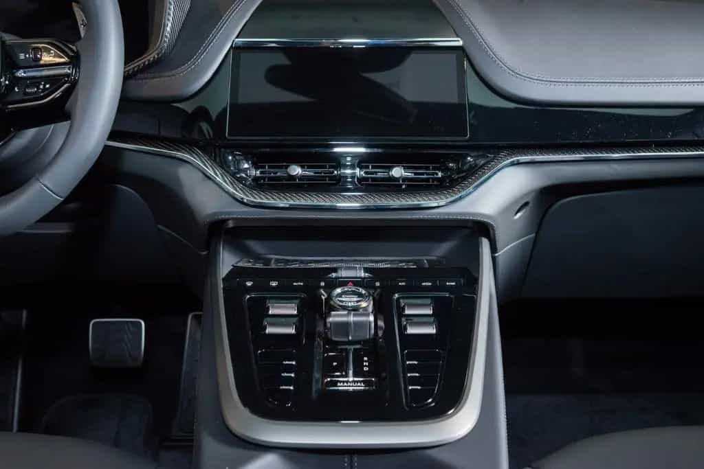 Aston Martin DBX 4.0 V8 707 03/2026-photo-32