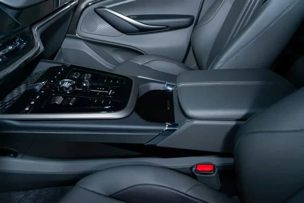 Aston Martin DBX 4.0 V8 707 03/2026-photo-33