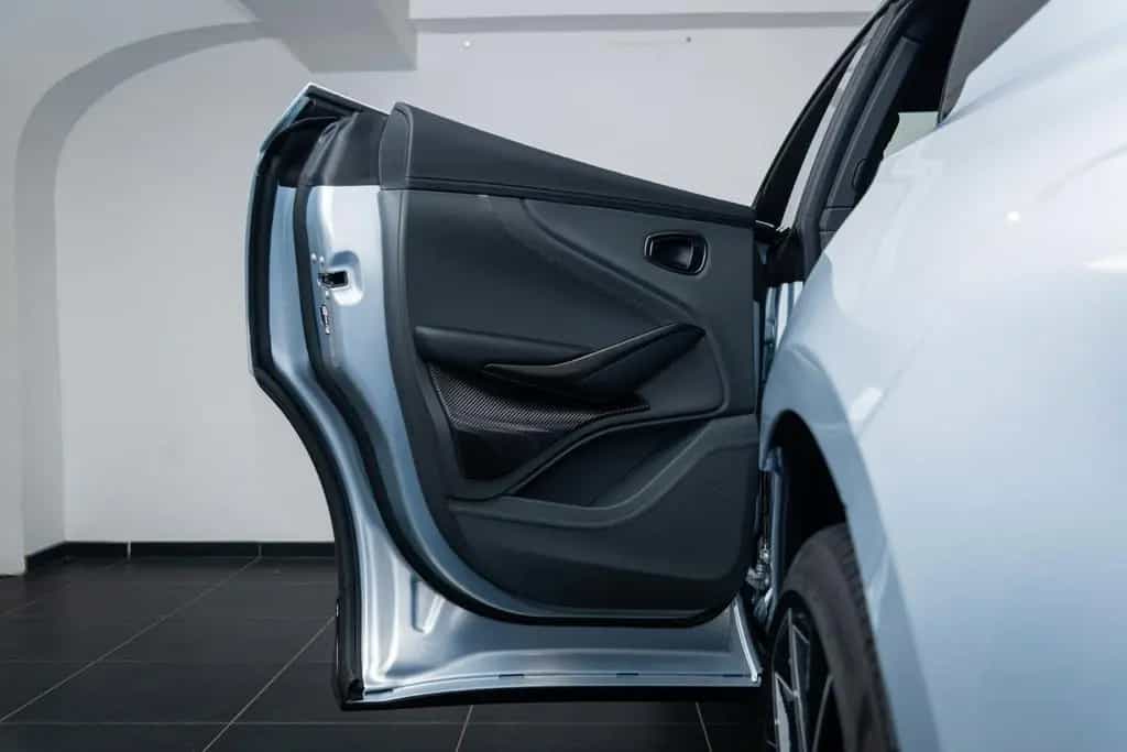 Aston Martin DBX 4.0 V8 707 03/2026-photo-47