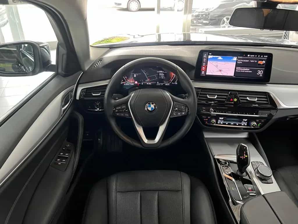 BMW 5 Series 520d Touring Driving BusinessASSIST+ParkASSIST 01/2023-photo-16