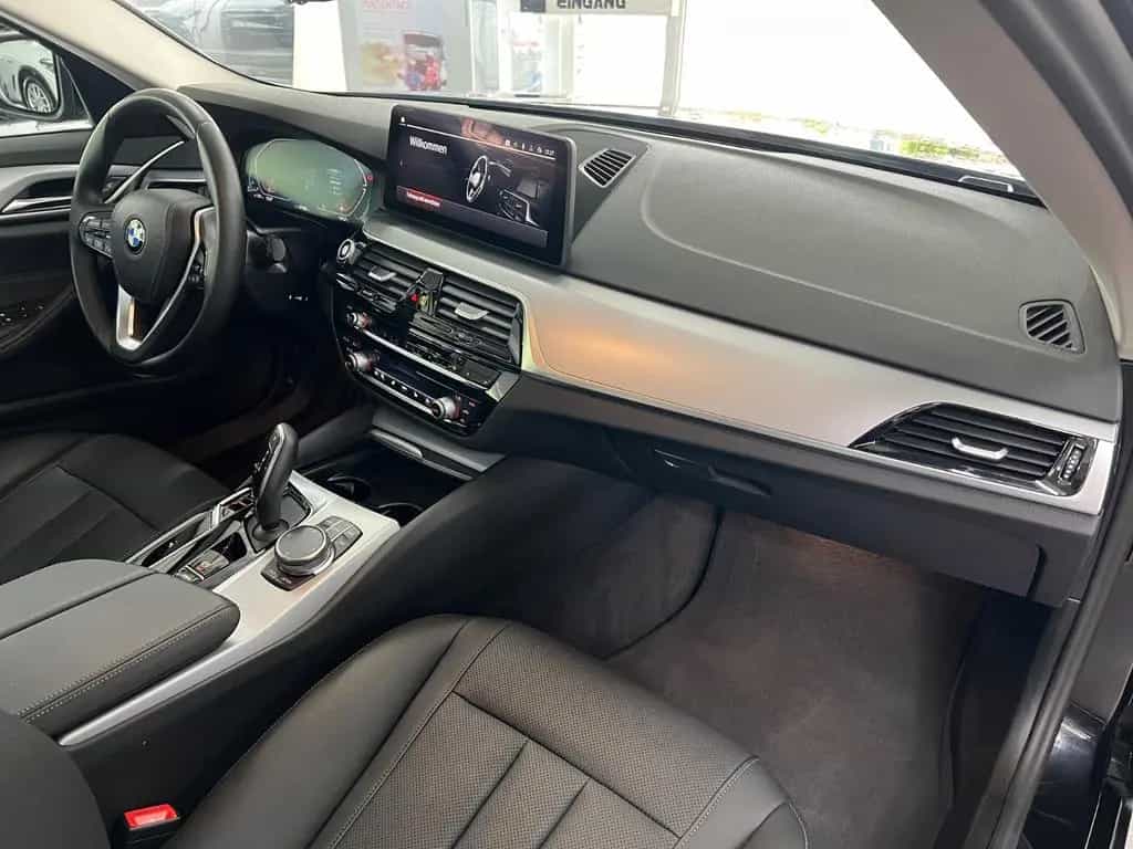 BMW 5 Series 520d Touring Driving BusinessASSIST+ParkASSIST 01/2023-photo-19