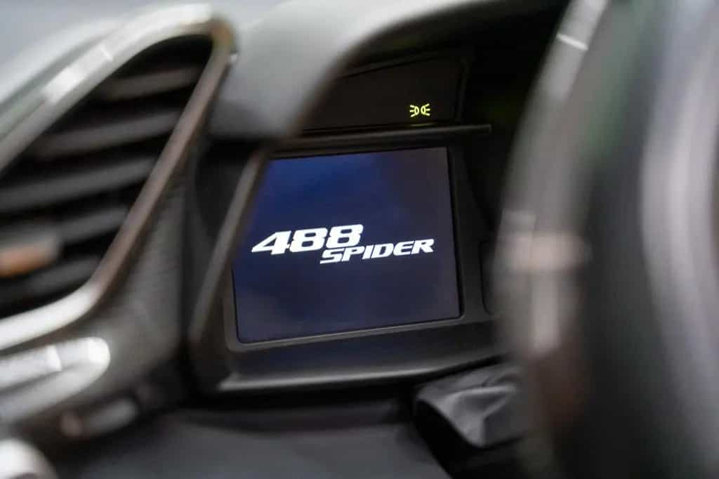 Ferrari 488 Spider Spider 06/2017-photo-10