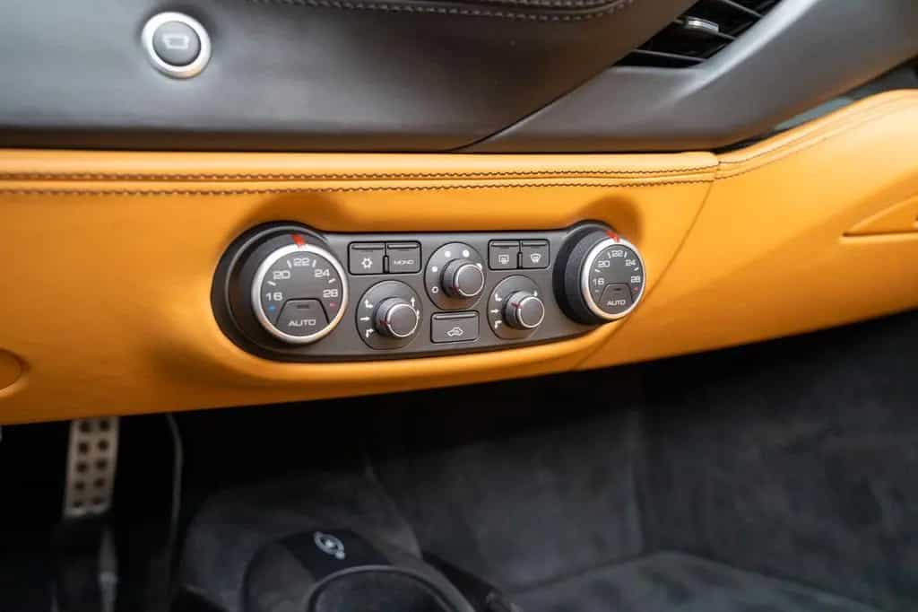Ferrari 488 Spider Spider 06/2017-photo-18