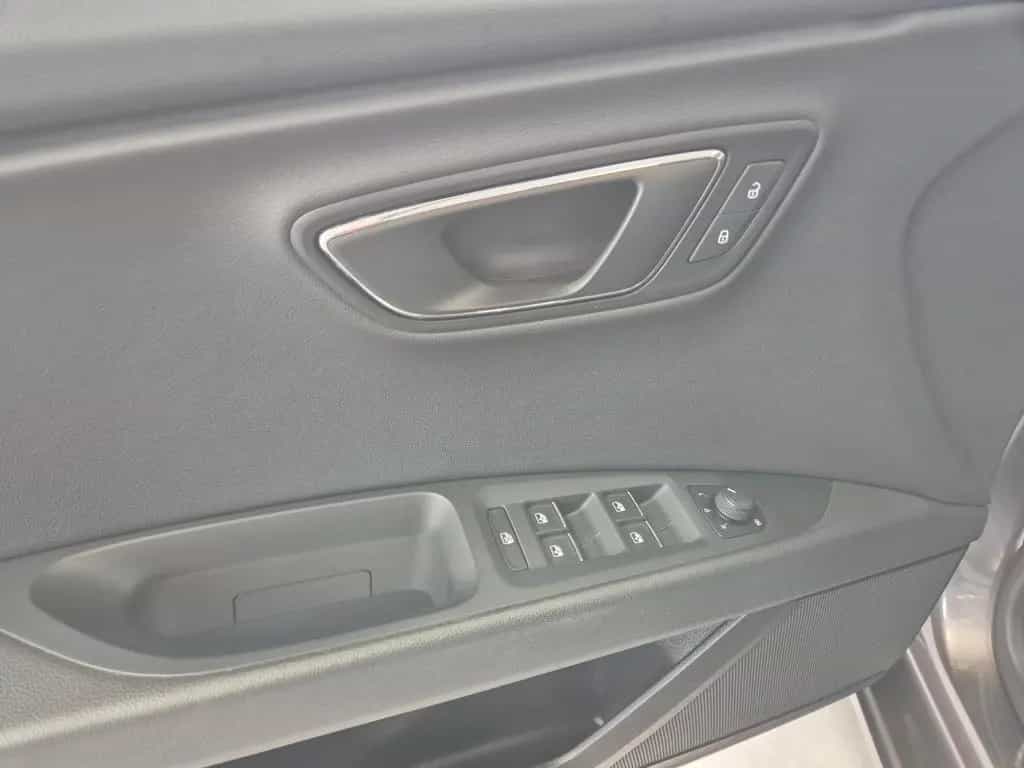 Seat Leon ST 1.8 TSI FR ALCANTARA LED NAV SITZHZ PANO 10/2016-photo-17