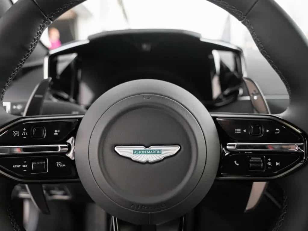 Aston Martin V8 Vantage null-photo-10