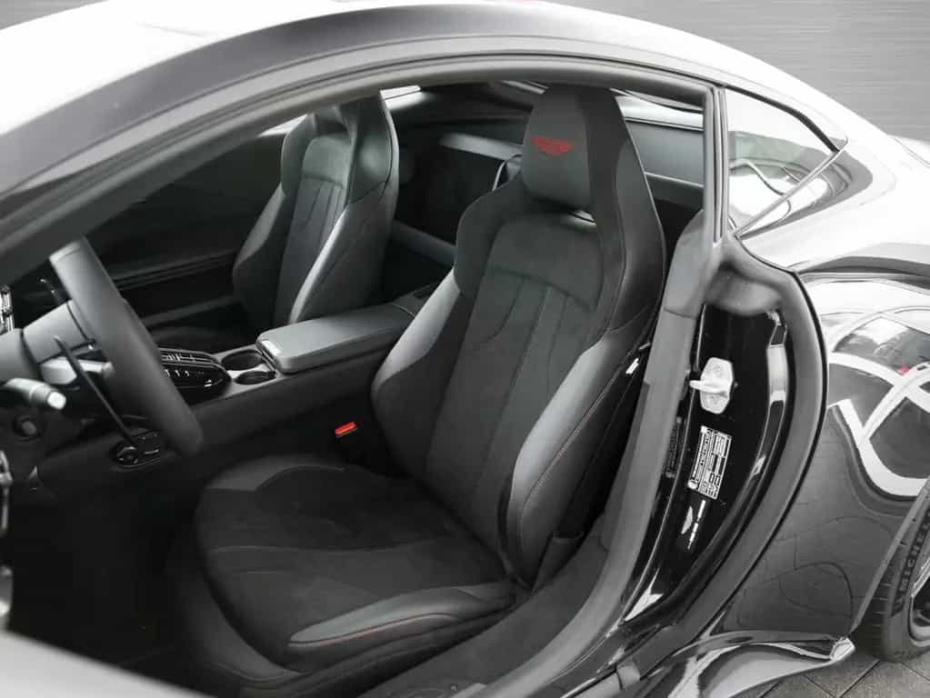 Aston Martin V8 Vantage null-photo-11