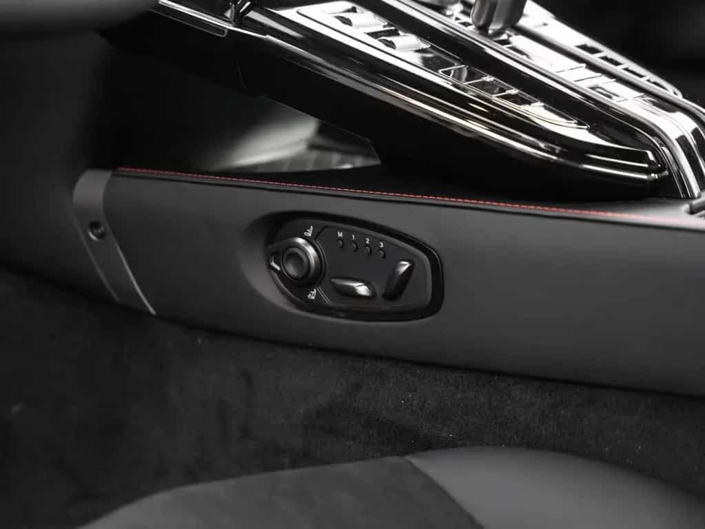 Aston Martin V8 Vantage null-photo-25