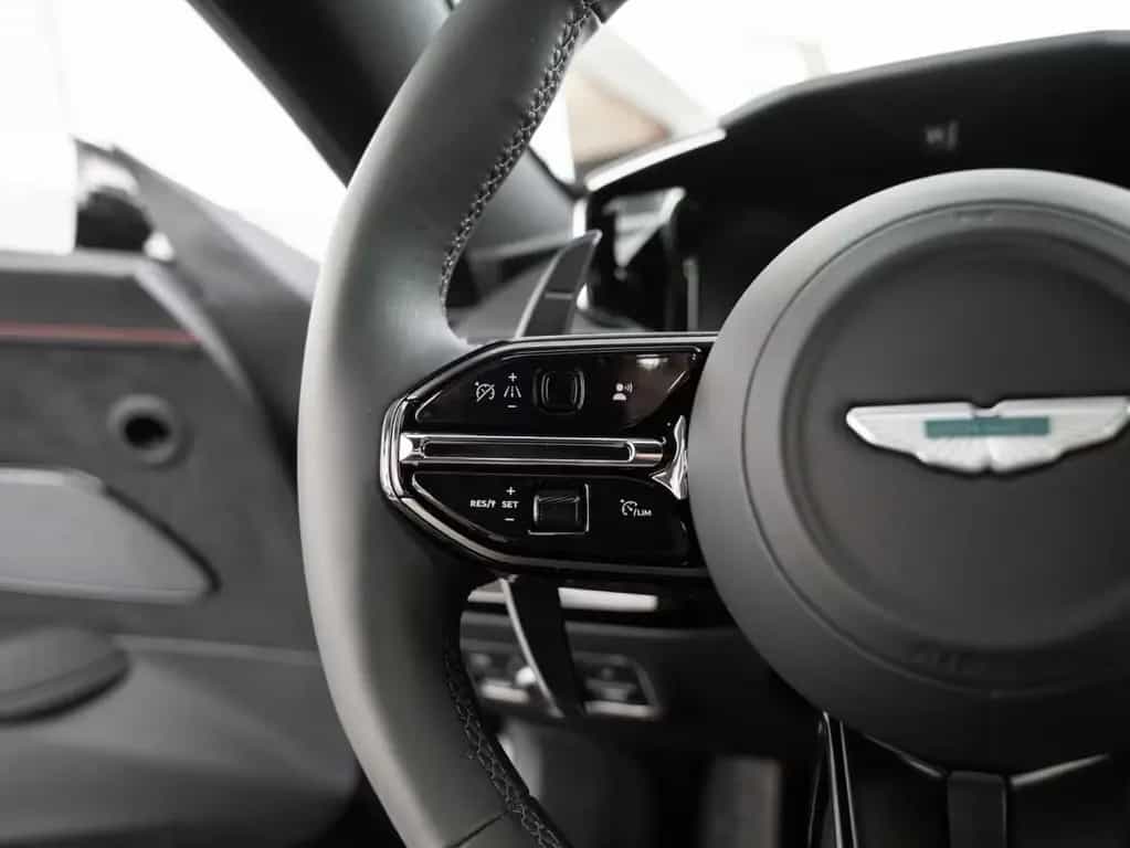 Aston Martin V8 Vantage null-photo-29