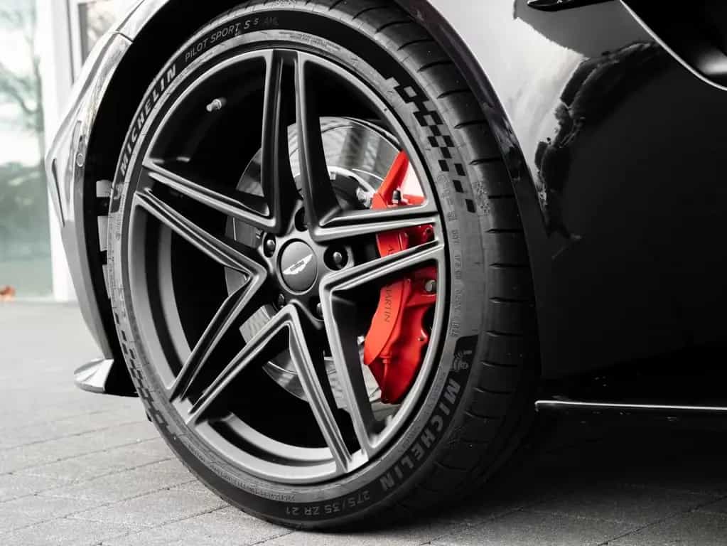 Aston Martin V8 Vantage null-photo-37