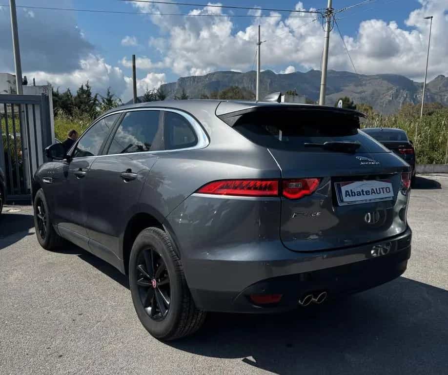 Jaguar F-Pace 2.0 D 180 CV AWD Portfolio 03/2018-photo-3