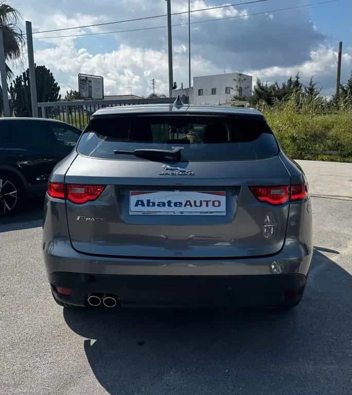 Jaguar F-Pace 2.0 D 180 CV AWD Portfolio 03/2018-photo-4