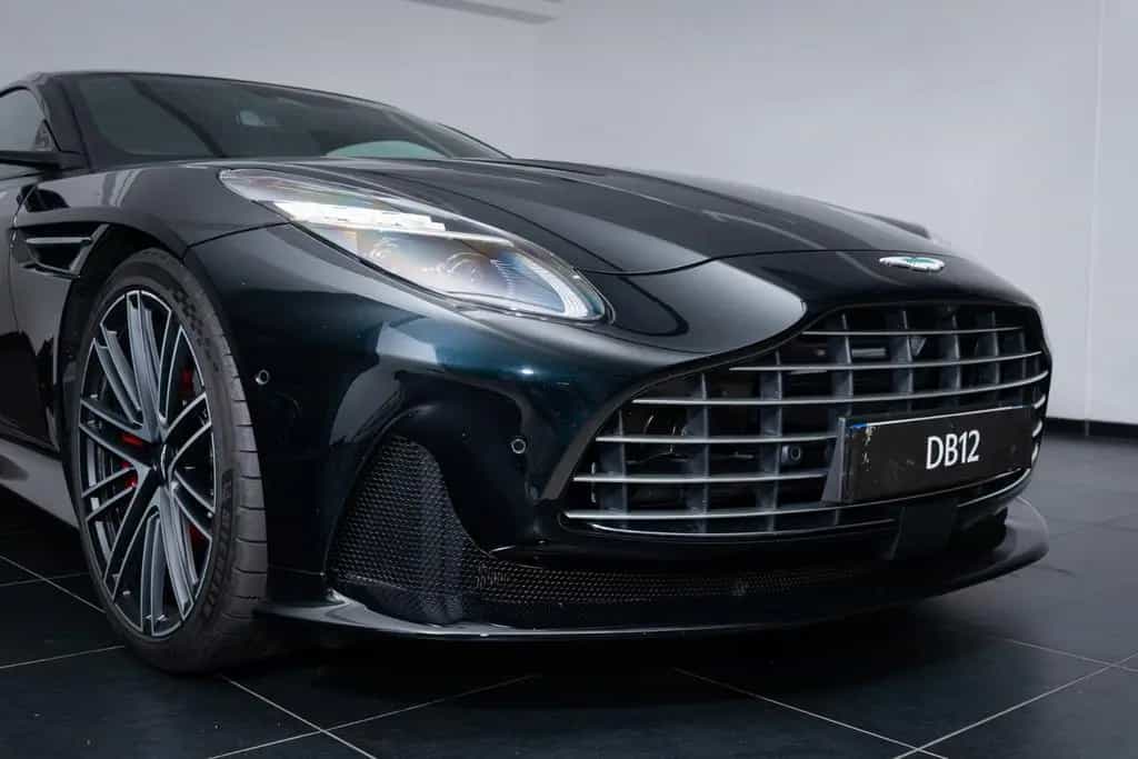 Aston Martin DB12 4.0 V8 08/2025-photo-11