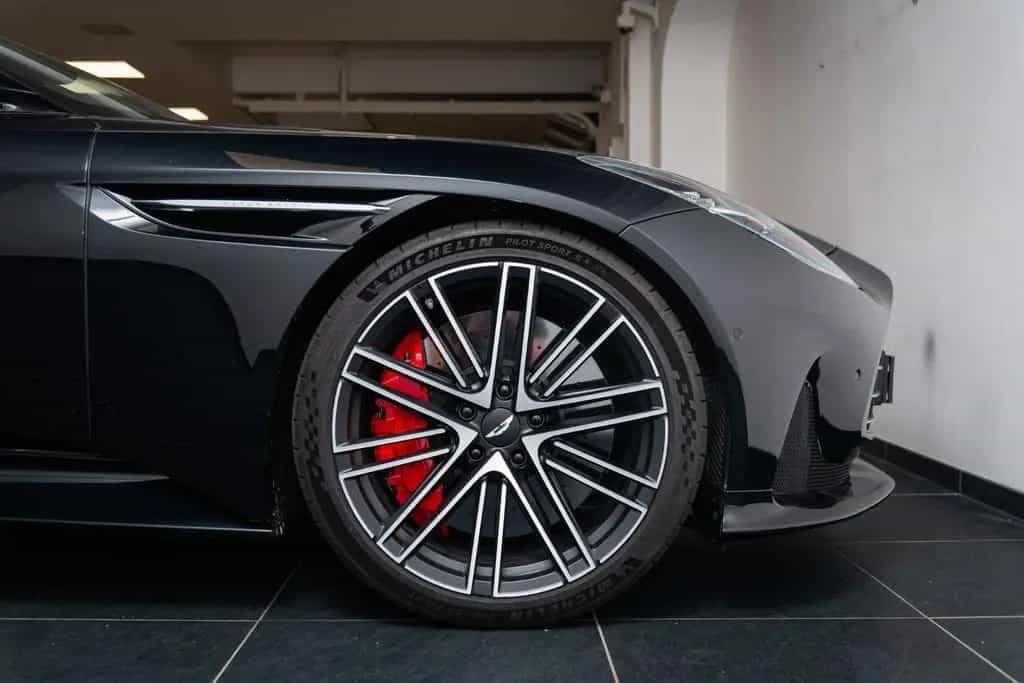 Aston Martin DB12 4.0 V8 08/2025-photo-13