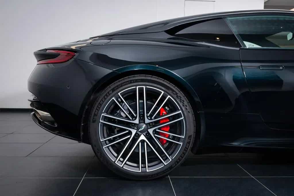 Aston Martin DB12 4.0 V8 08/2025-photo-17