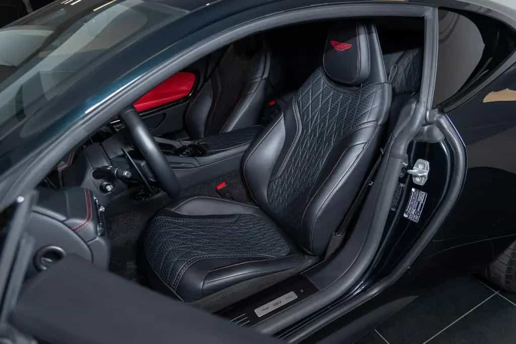 Aston Martin DB12 4.0 V8 08/2025-photo-26