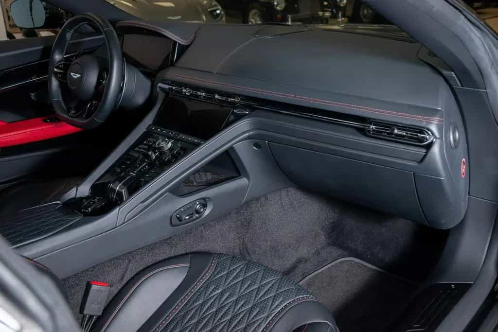 Aston Martin DB12 4.0 V8 08/2025-photo-27