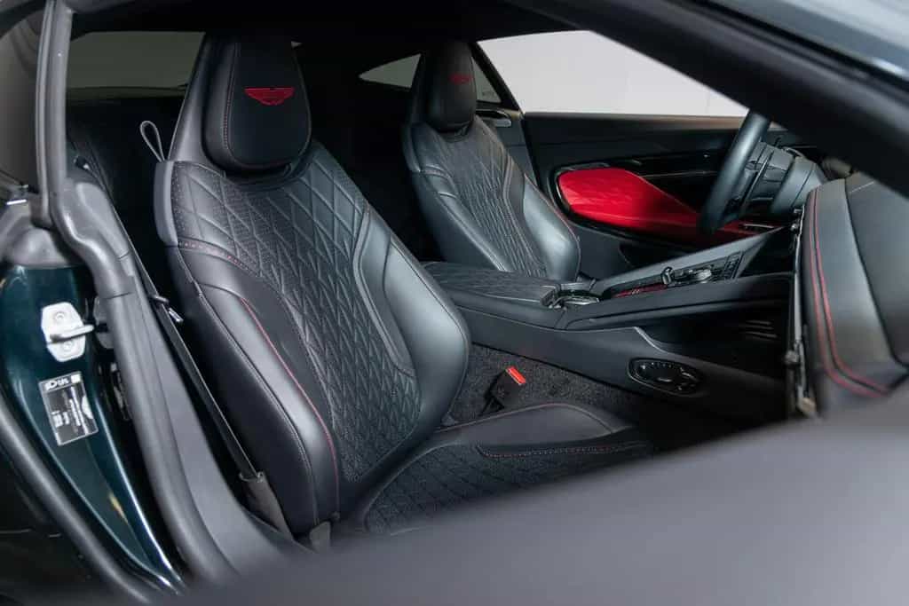 Aston Martin DB12 4.0 V8 08/2025-photo-29