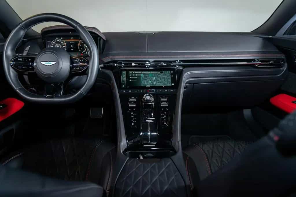 Aston Martin DB12 4.0 V8 08/2025-photo-30