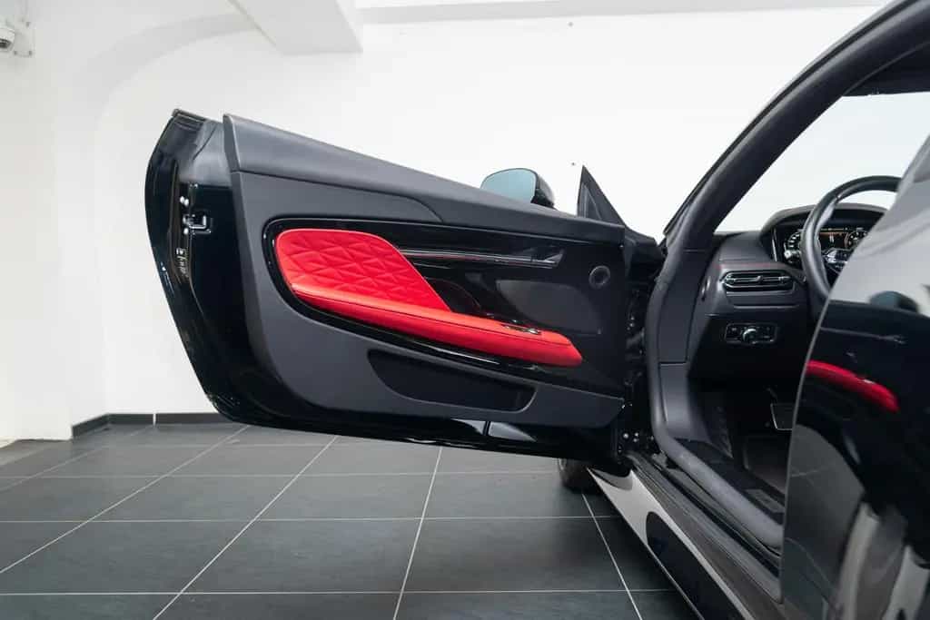 Aston Martin DB12 4.0 V8 08/2025-photo-32
