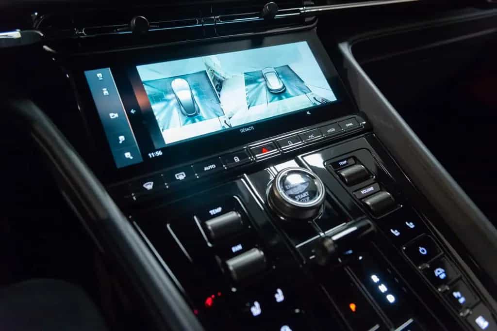 Aston Martin DB12 4.0 V8 08/2025-photo-38