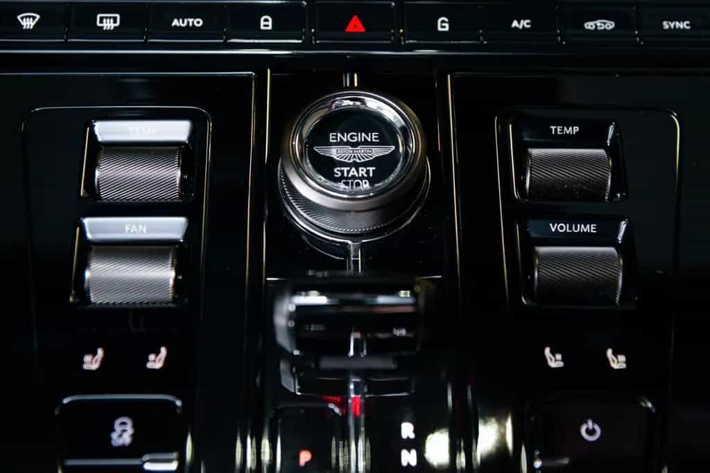 Aston Martin DB12 4.0 V8 08/2025-photo-43