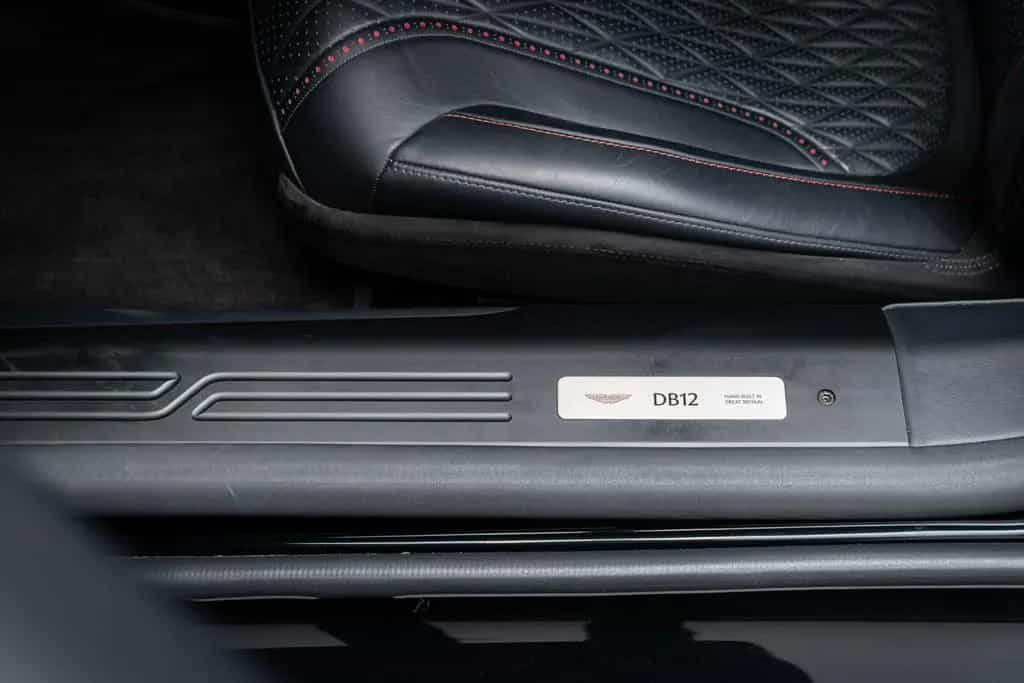 Aston Martin DB12 4.0 V8 08/2025-photo-44