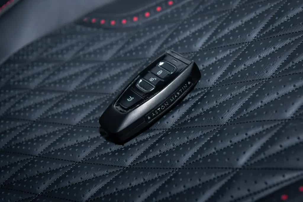 Aston Martin DB12 4.0 V8 08/2025-photo-47