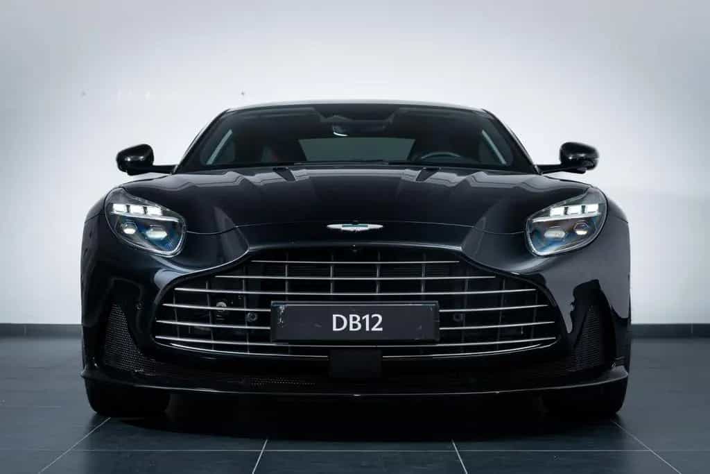 Aston Martin DB12 4.0 V8 08/2025-photo-6