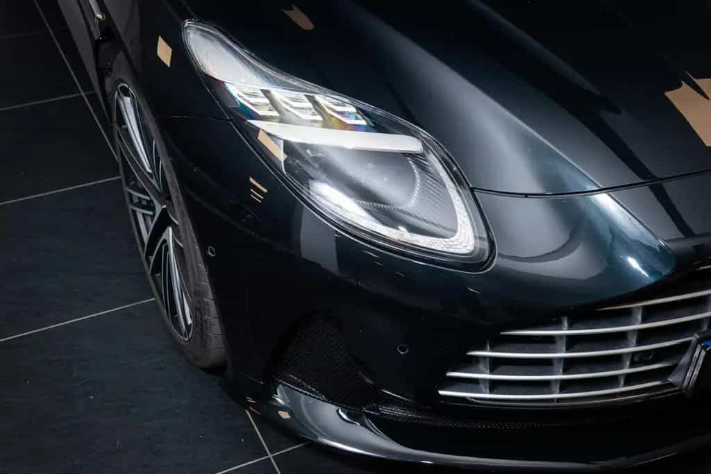 Aston Martin DB12 4.0 V8 08/2025-photo-8