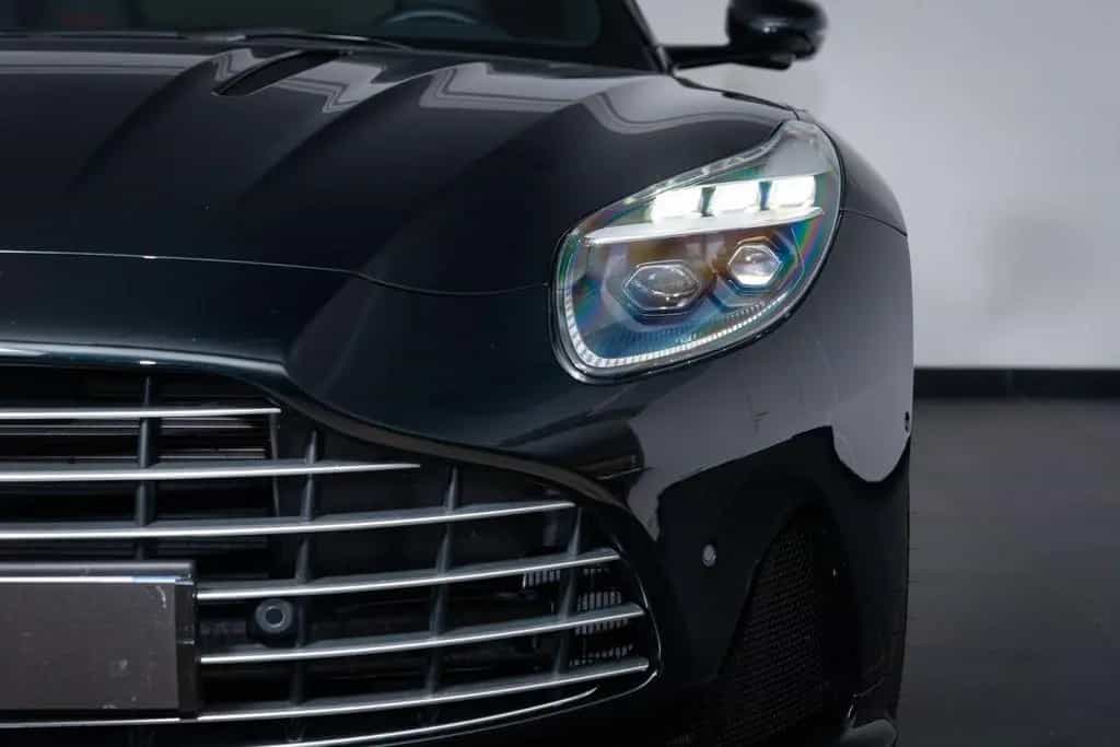 Aston Martin DB12 4.0 V8 08/2025-photo-9