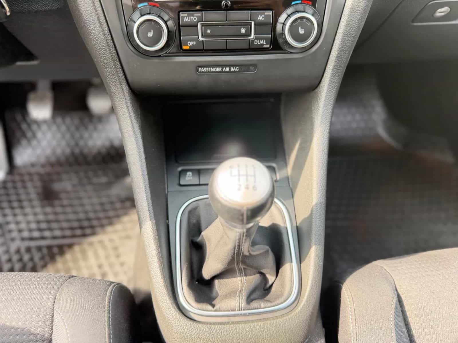 Volkswagen Golf 12/2010-photo-21