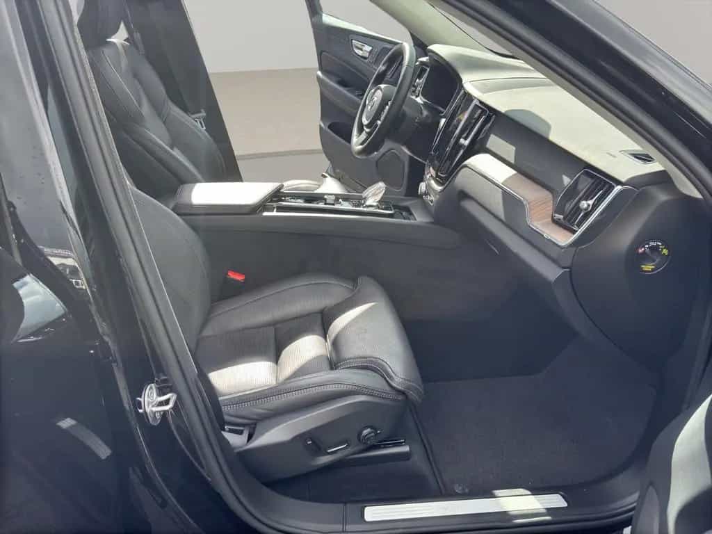Volvo XC 60 Plus Dark PANORAMA 12/2022-photo-10