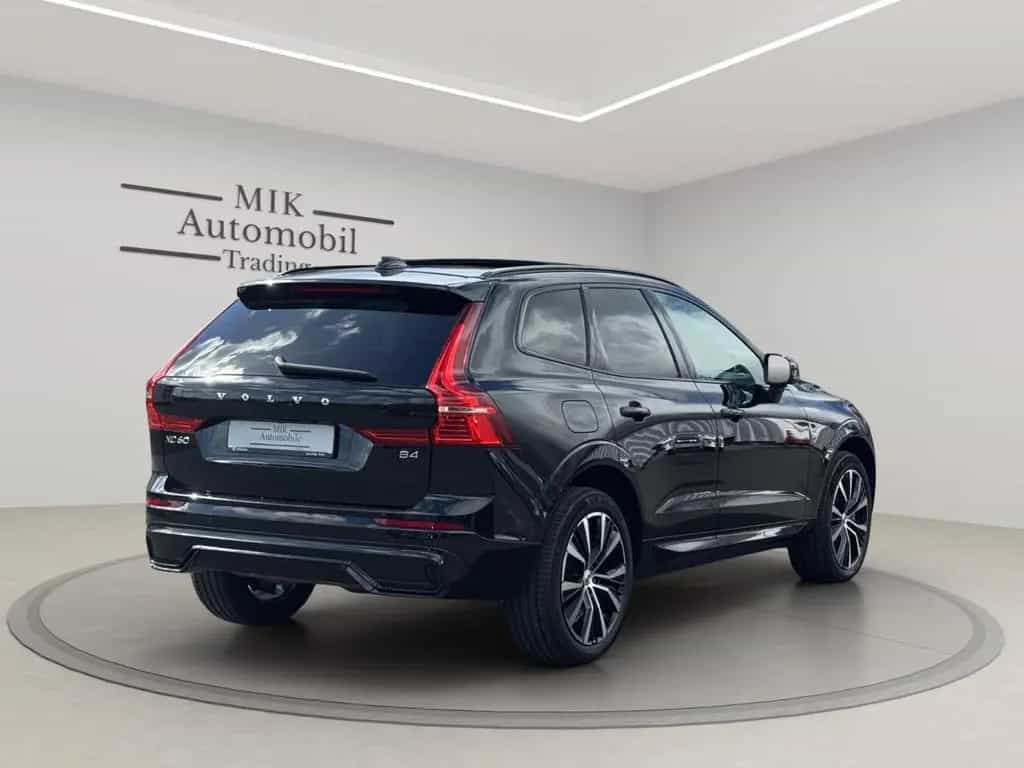Volvo XC 60 Plus Dark PANORAMA 12/2022-photo-4