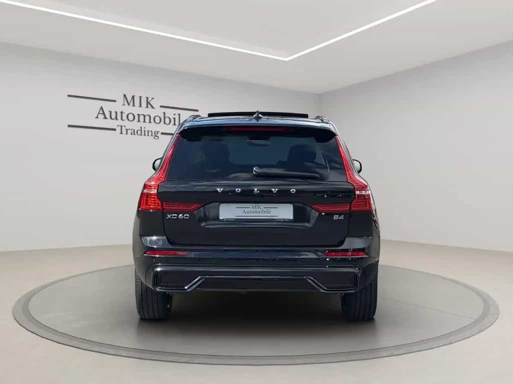 Volvo XC 60 Plus Dark PANORAMA 12/2022-photo-5