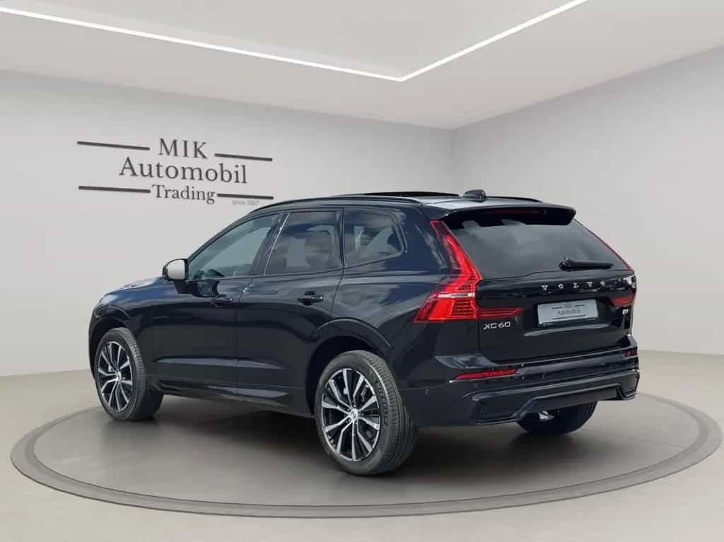 Volvo XC 60 Plus Dark PANORAMA 12/2022-photo-6