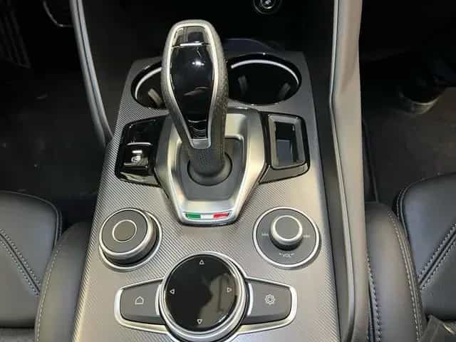 Alfa Romeo Giulia Veloce 2.2D Q4 AT8|Assistenzp.2|Navi|Harm 12/2020-photo-15